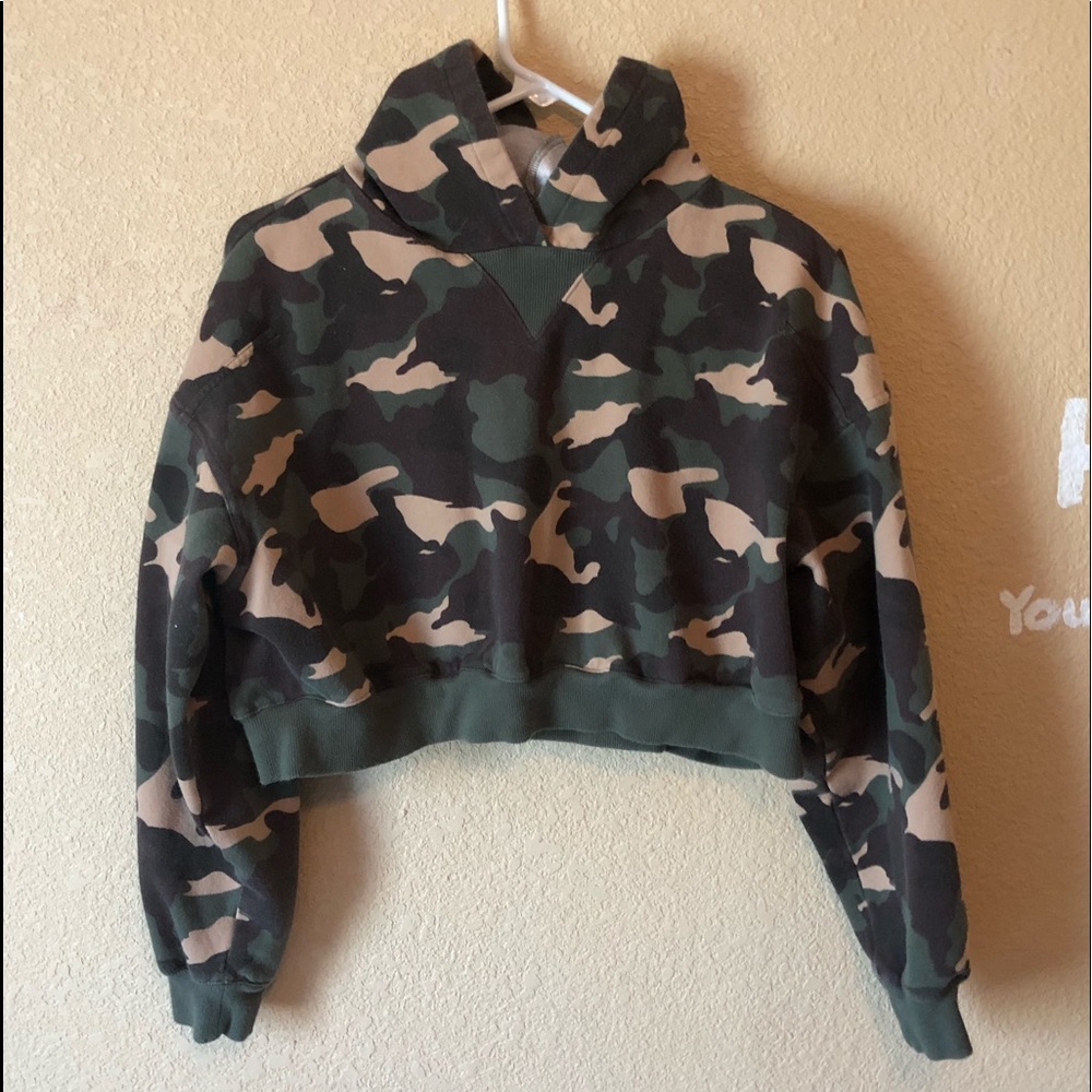 Long Sleeve Camouflage Crop Top
